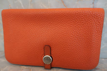 将图片加载到图库查看器，HERMES Dogon GM Togo leather Orange □H刻印 Wallet 600040084
