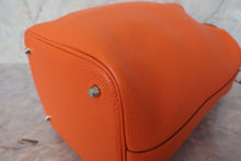 画像をギャラリービューアに読み込む, HERMES／エルメス ピコタンロックＭＭ トリヨンクレマンス オレンジ □N刻印 ハンドバッグ 700100185
