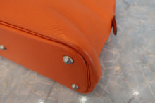 Load image into Gallery viewer, HERMES／BOLIDE 31 Clemence leather Orange □I Engraving Shoulder bag 600070142
