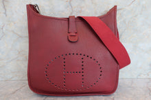 将图片加载到图库查看器，HERMES  EVELYNE 2GM Clemence leather Rouge H Shoulder bag 700040123

