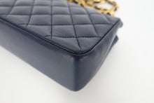 将图片加载到图库查看器，CHANEL/香奈儿 迷你CF 链条包 羊皮 Navy/Gold hardware(藏蓝色/金色金属) 肩背包 800100041
