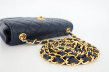 将图片加载到图库查看器，CHANEL/香奈儿 迷你CF 链条包 羊皮 Navy/Gold hardware(藏蓝色/金色金属) 肩背包 800100041
