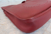 将图片加载到图库查看器，HERMES  EVELYNE 2GM Clemence leather Rouge H Shoulder bag 700040123
