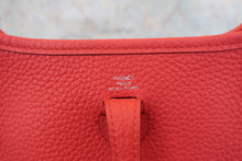 画像をギャラリービューアに読み込む, HERMES／エルメス エブリンTPM トリヨンクレマンス ルージュピヴォワンヌ C刻印 ショルダーバッグ 800070057
