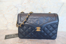 Load image into Gallery viewer, CHANEL Matelasse chain shoulder bag Lambskin Navy/Gold hadware Shoulder bag 700120026
