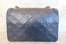 Load image into Gallery viewer, CHANEL Matelasse chain shoulder bag Lambskin Navy/Gold hadware Shoulder bag 700120026
