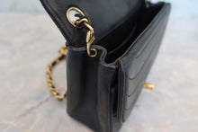 Load image into Gallery viewer, CHANEL CC mark chain shoulder bag Lambskin Black/Gold hadware Shoulder bag 600050024

