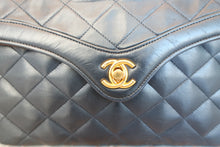 Load image into Gallery viewer, CHANEL Matelasse chain shoulder bag Lambskin Navy/Gold hadware Shoulder bag 700120026
