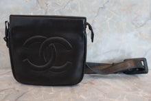 Load image into Gallery viewer, CHANEL CC mark Waist pouch Lambskin Black/Gold hadware Waist pouch 600040214
