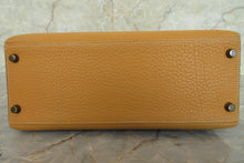 Load image into Gallery viewer, HERMES KELLY 28 Fjord leather Natural sable 〇U Engraving Shoulder bag 600120232
