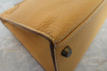 Load image into Gallery viewer, HERMES KELLY 28 Fjord leather Natural sable 〇U Engraving Shoulder bag 600120232
