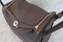 将图片加载到图库查看器，HERMES LINDY 30 Clemence leather Chocolat □J刻印 Shoulder bag 600080222
