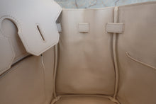 Load image into Gallery viewer, HERMES BIRKIN 35 Epsom leather White □K Engraving Hand bag 600070071
