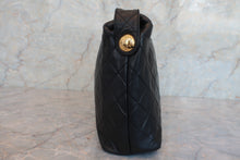 Load image into Gallery viewer, CHANEL Matelasse shoulder bag Lambskin Black/Gold hadware Shoulder bag 600070076
