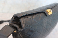 Load image into Gallery viewer, CHANEL Matelasse shoulder bag Lambskin Black/Gold hadware Shoulder bag 600070076
