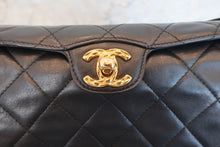 Load image into Gallery viewer, CHANEL Matelasse shoulder bag Lambskin Black/Gold hadware Shoulder bag 600070076
