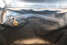 Load image into Gallery viewer, CHANEL Matelasse shoulder bag Lambskin Black/Gold hadware Shoulder bag 600070076
