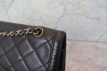 Load image into Gallery viewer, CHANEL Paris Limited Matelasse double flap chain shoulder bag Lambskin Black/Gold hadware Shoulder bag 700120118
