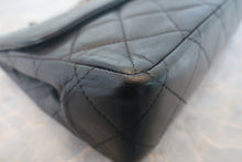 Load image into Gallery viewer, CHANEL Paris Limited Matelasse double flap chain shoulder bag Lambskin Black/Gold hadware Shoulder bag 700120118
