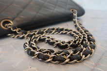 Load image into Gallery viewer, CHANEL Paris Limited Matelasse double flap chain shoulder bag Lambskin Black/Gold hadware Shoulder bag 700120118
