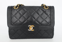 将图片加载到图库查看器，CHANEL/香奈儿 巴黎限定 迷你CF 双盖 链条包 羊皮 Black/Gold hardware(黑色/金色金属) 肩背包 800090178

