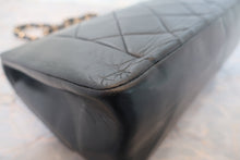 Load image into Gallery viewer, CHANEL  Diana matelasse chain shoulder bag Lambskin Black/Gold hadware Shoulder bag 700120113
