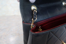 Load image into Gallery viewer, CHANEL  Diana matelasse chain shoulder bag Lambskin Black/Gold hadware Shoulder bag 700120113
