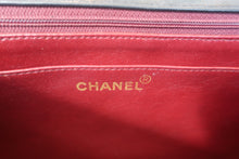 Load image into Gallery viewer, CHANEL  Diana matelasse chain shoulder bag Lambskin Black/Gold hadware Shoulder bag 700120113
