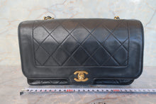 Load image into Gallery viewer, CHANEL Matelasse chain shoulder bag Lambskin Black/Gold hadware Shoulder bag 700120111
