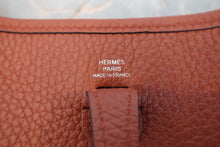 将图片加载到图库查看器，HERMES  EVELYNE TPM Clemence leather Cuivre U刻印 Shoulder bag 700070168
