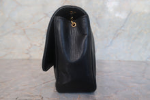 Load image into Gallery viewer, CHANEL Matelasse chain shoulder bag Lambskin Black/Gold hadware Shoulder bag 700120111
