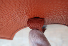 将图片加载到图库查看器，HERMES  EVELYNE TPM Clemence leather Cuivre U刻印 Shoulder bag 700070168
