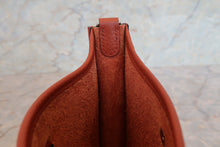 将图片加载到图库查看器，HERMES  EVELYNE TPM Clemence leather Cuivre U刻印 Shoulder bag 700070168
