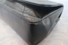 Load image into Gallery viewer, CHANEL Matelasse chain shoulder bag Lambskin Black/Gold hadware Shoulder bag 700120111

