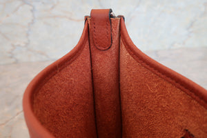 HERMES  EVELYNE TPM Clemence leather Cuivre U刻印 Shoulder bag 700070168