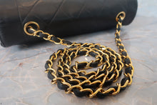 Load image into Gallery viewer, CHANEL Matelasse chain shoulder bag Lambskin Black/Gold hadware Shoulder bag 700120111
