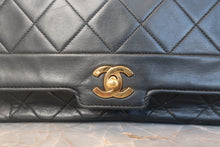 Load image into Gallery viewer, CHANEL Matelasse chain shoulder bag Lambskin Black/Gold hadware Shoulder bag 700120111
