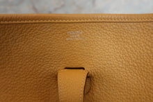 Load image into Gallery viewer, HERMES EVELYNE 2GM Clemence leather Soleil □L Engraving Shoulder bag 600050178
