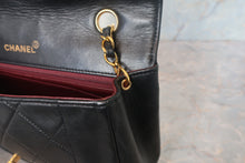 Load image into Gallery viewer, CHANEL Matelasse chain shoulder bag Lambskin Black/Gold hadware Shoulder bag 700120111
