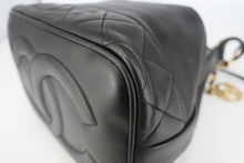 将图片加载到图库查看器，CHANEL/香奈儿 水桶包 链条包 羊皮 Black/Gold hardware(黑色/金色金属) 肩背包 800080190
