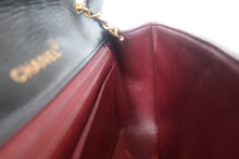Load image into Gallery viewer, CHANEL Matelasse chain shoulder bag Lambskin Black/Gold hadware Shoulder bag 700120111

