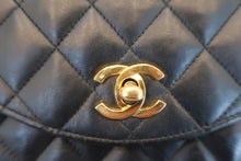 Load image into Gallery viewer, CHANEL Matelasse single flap chain shoulder bag Lambskin Black/Gold hadware Shoulder bag 600040190
