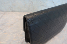 Load image into Gallery viewer, CHANEL Matelasse push lock chain shoulder bag Lambskin Black/Gold hadware Shoulder bag 800080136
