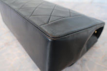 Load image into Gallery viewer, CHANEL  Diana matelasse chain shoulder bag Lambskin Black/Gold hadware Shoulder bag 700120110
