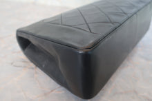 Load image into Gallery viewer, CHANEL  Diana matelasse chain shoulder bag Lambskin Black/Gold hadware Shoulder bag 700120110
