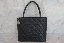 Load image into Gallery viewer, CHANEL Medallion Tote Caviar skin Black/Silver hadware Tote bag 600050210
