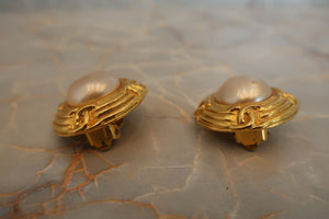 CHANEL Pearl earring Gold plate Gold Earring 500060113