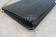 Load image into Gallery viewer, CHANEL Matelasse push lock chain shoulder bag Lambskin Black/Gold hadware Shoulder bag 800080136

