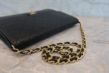 Load image into Gallery viewer, CHANEL Matelasse push lock chain shoulder bag Lambskin Black/Gold hadware Shoulder bag 800080136
