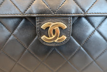 Load image into Gallery viewer, CHANEL Matelasse push lock chain shoulder bag Lambskin Black/Gold hadware Shoulder bag 800080136

